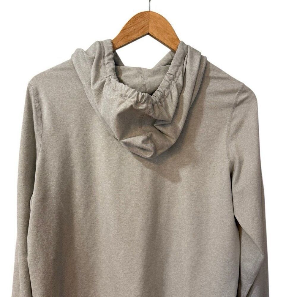 Vuori Halo Essential Hoodie Womens Light Heather Gray M Lightweight Pullover - Picture 4 of 9